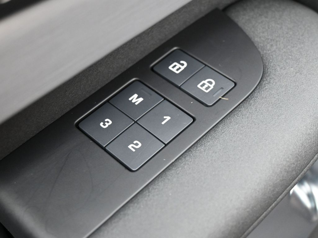 2026 Land Rover Discovery Gemini Edition - Photo 13