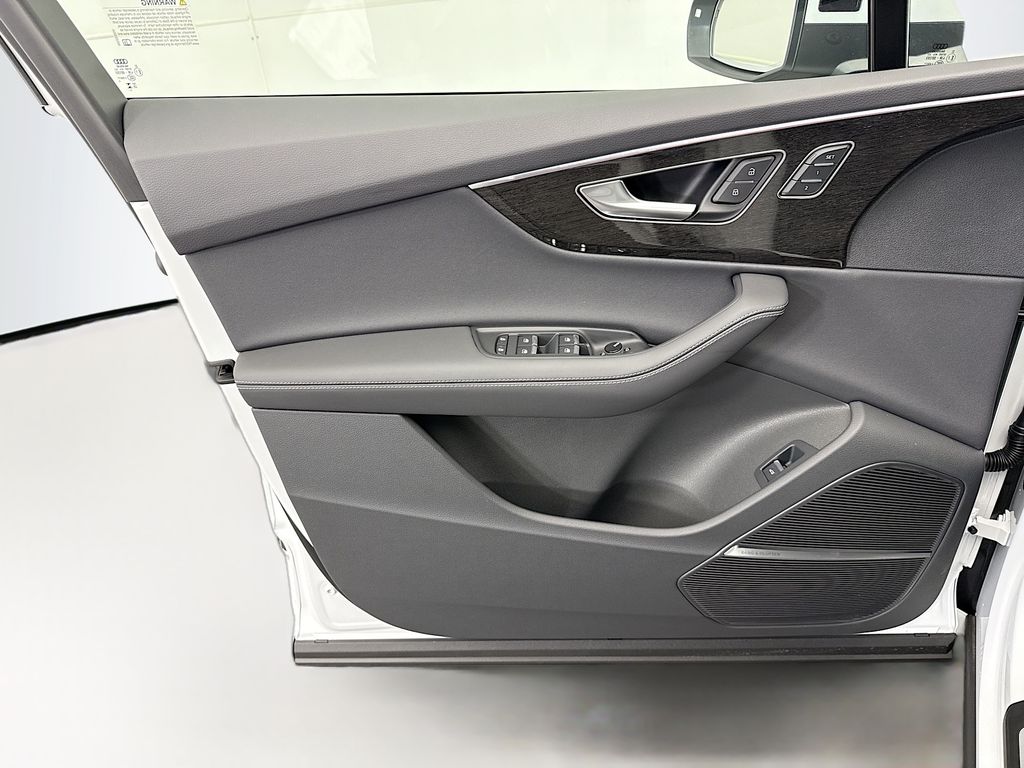 Thumbnail: 2026 Audi Q7 - 23