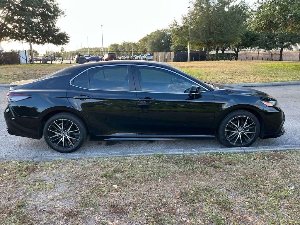 2024 Toyota Camry SE 6
