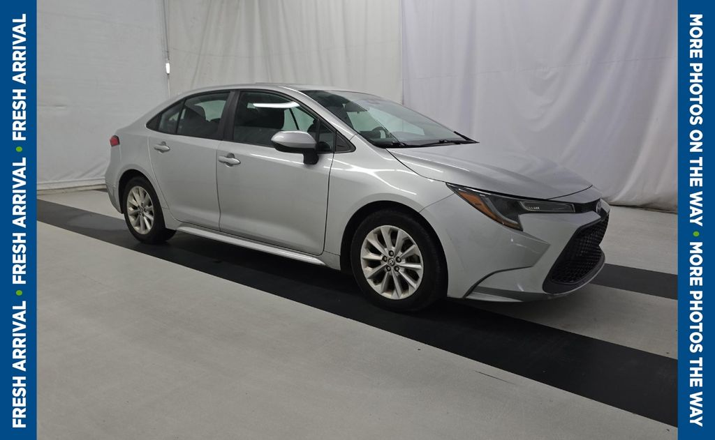 Classic Silver Metallic 2020 Toyota Corolla LE FWD Sedan Front-Wheel Drive Continuously Variable Transmission