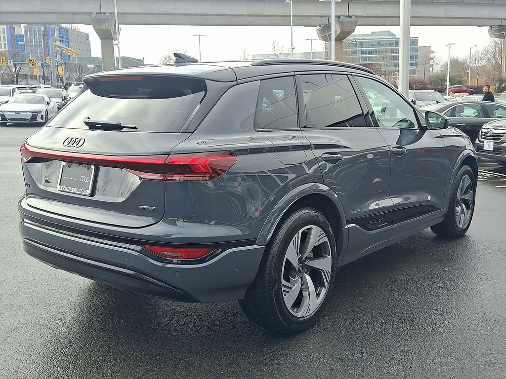 Thumbnail: 2025 Audi Q6 e-tron - 4
