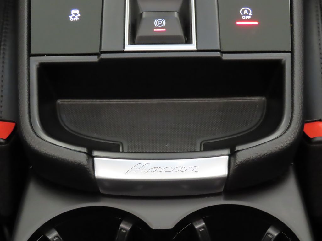 Thumbnail: 2022 Porsche Macan - 28