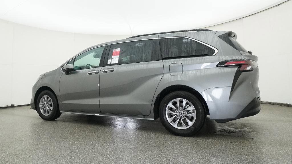 Thumbnail: 2026 Toyota Sienna - 32