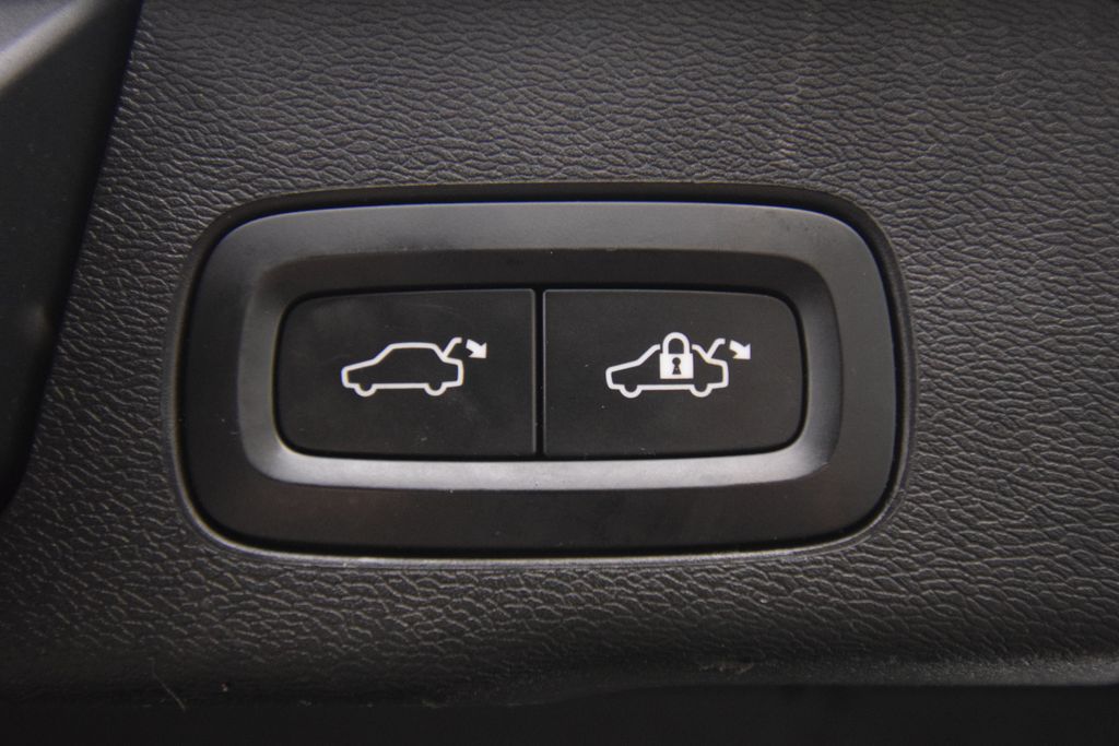 used 2018 Volvo XC60 car, priced at $15,500