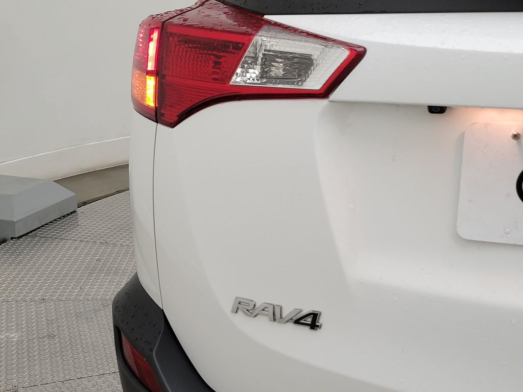 Thumbnail: 2015 Toyota RAV4 - 9