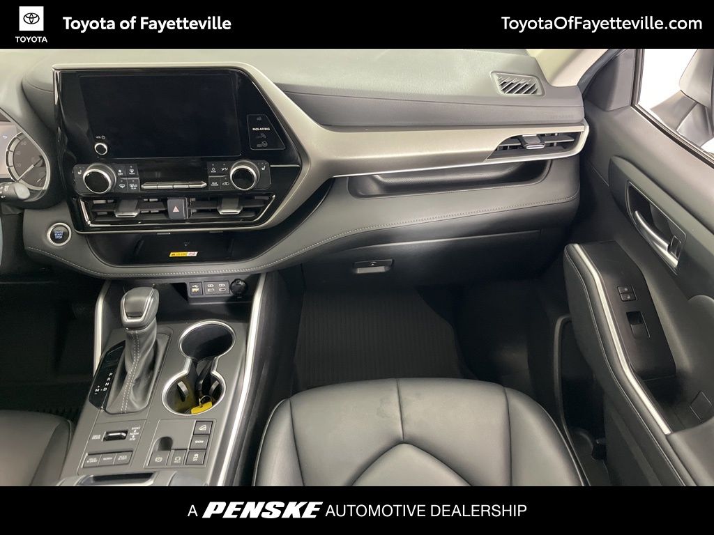 2024 Toyota Highlander XLE 22