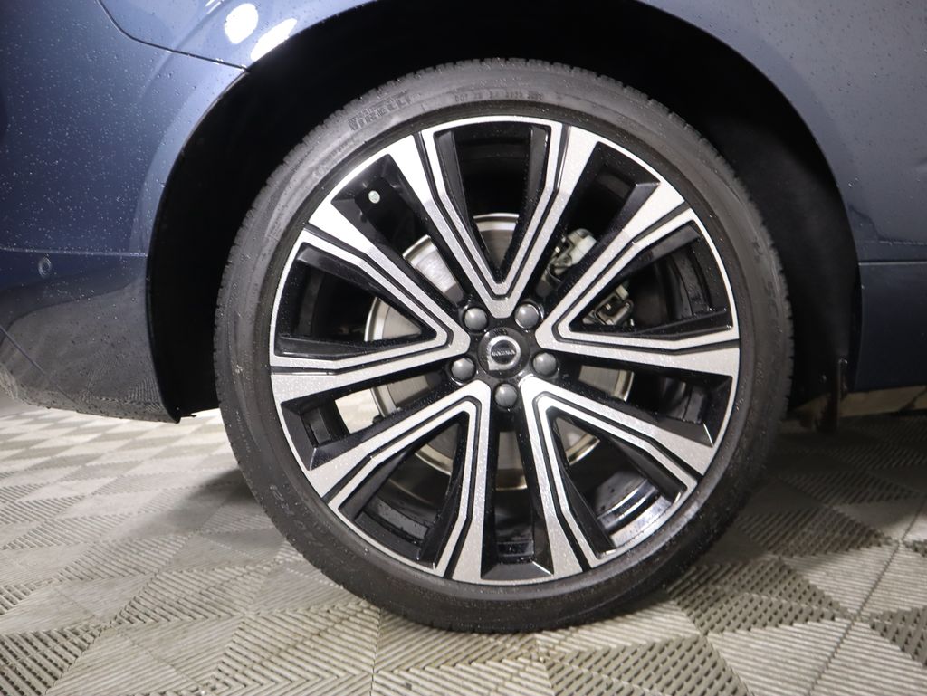 Thumbnail: 2023 Volvo XC60 - 32