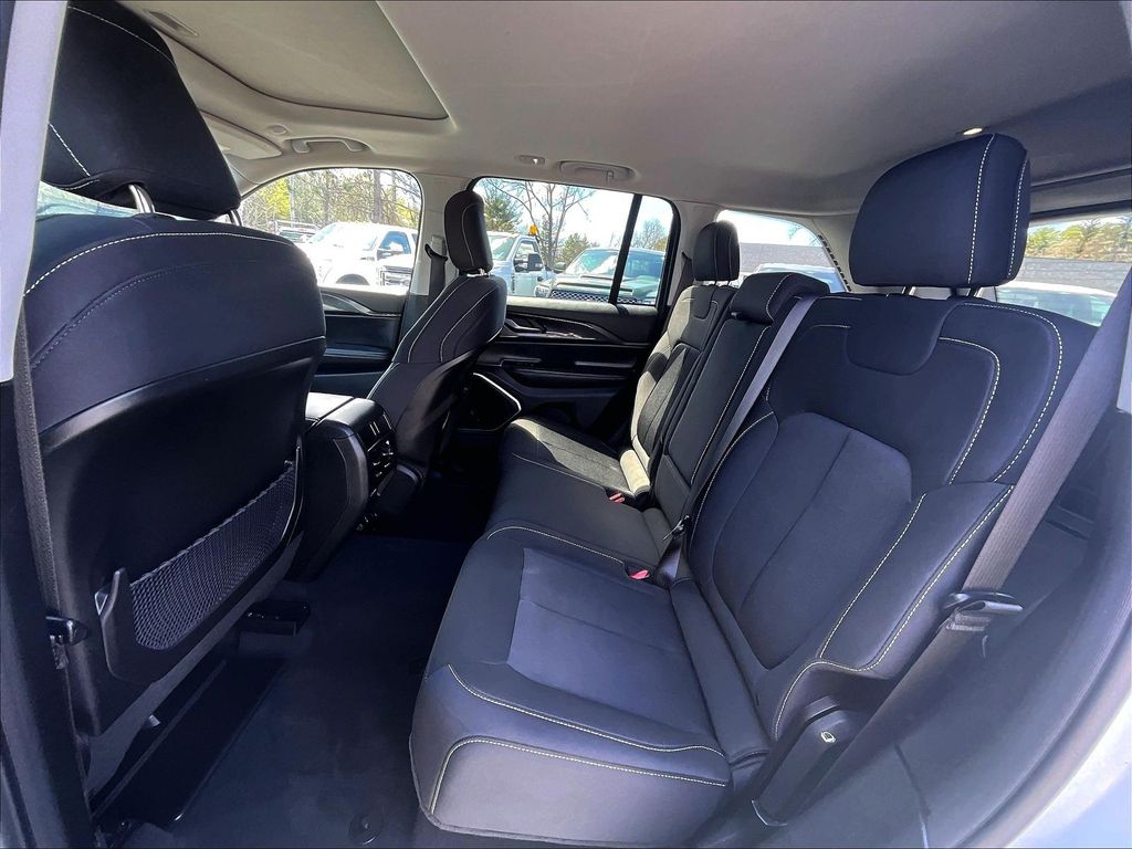 2022 Jeep Grand Cherokee — photo 22
