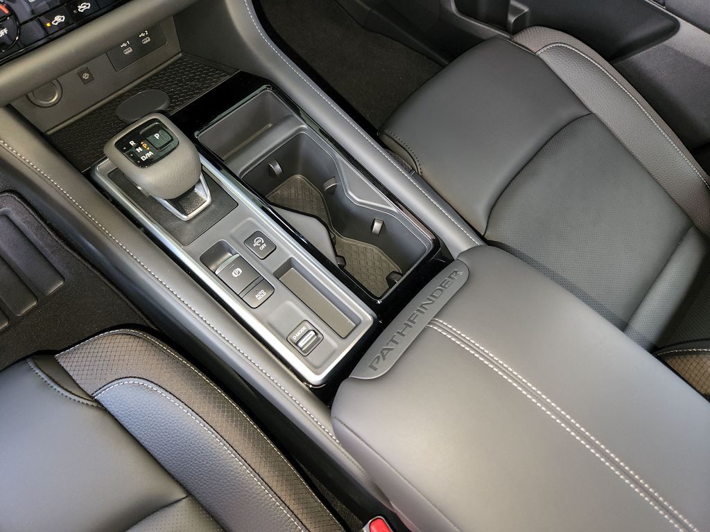 View vehicle photo 7