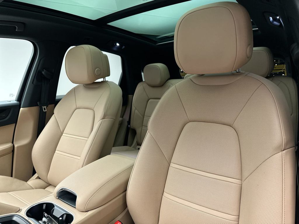 2022 Porsche Cayenne Base 10