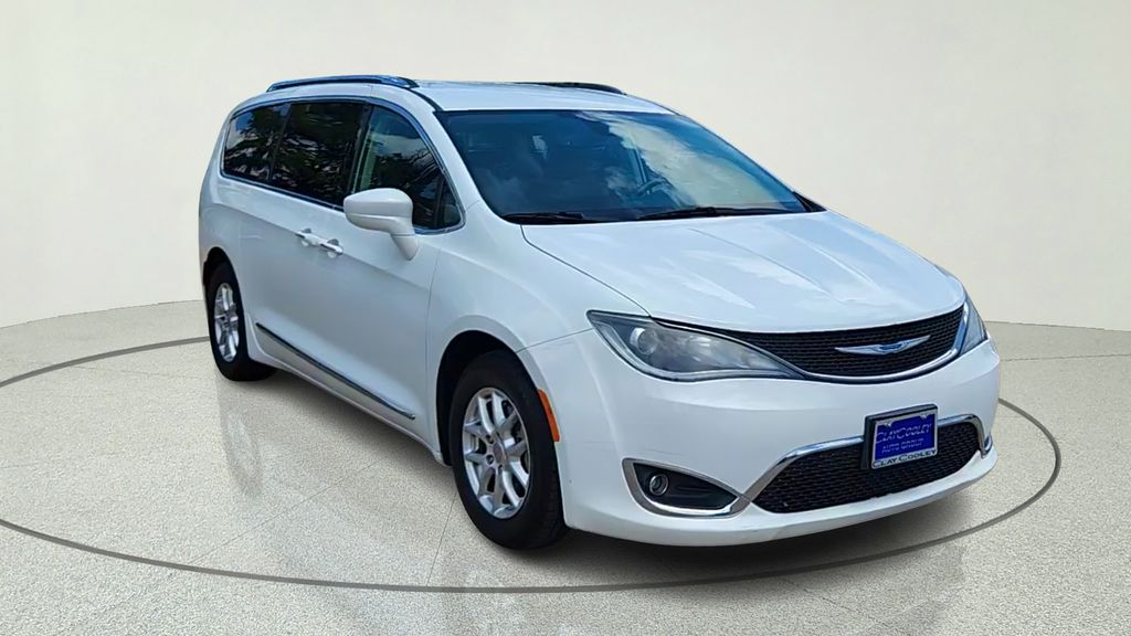 2020 Chrysler Pacifica Touring L's photo