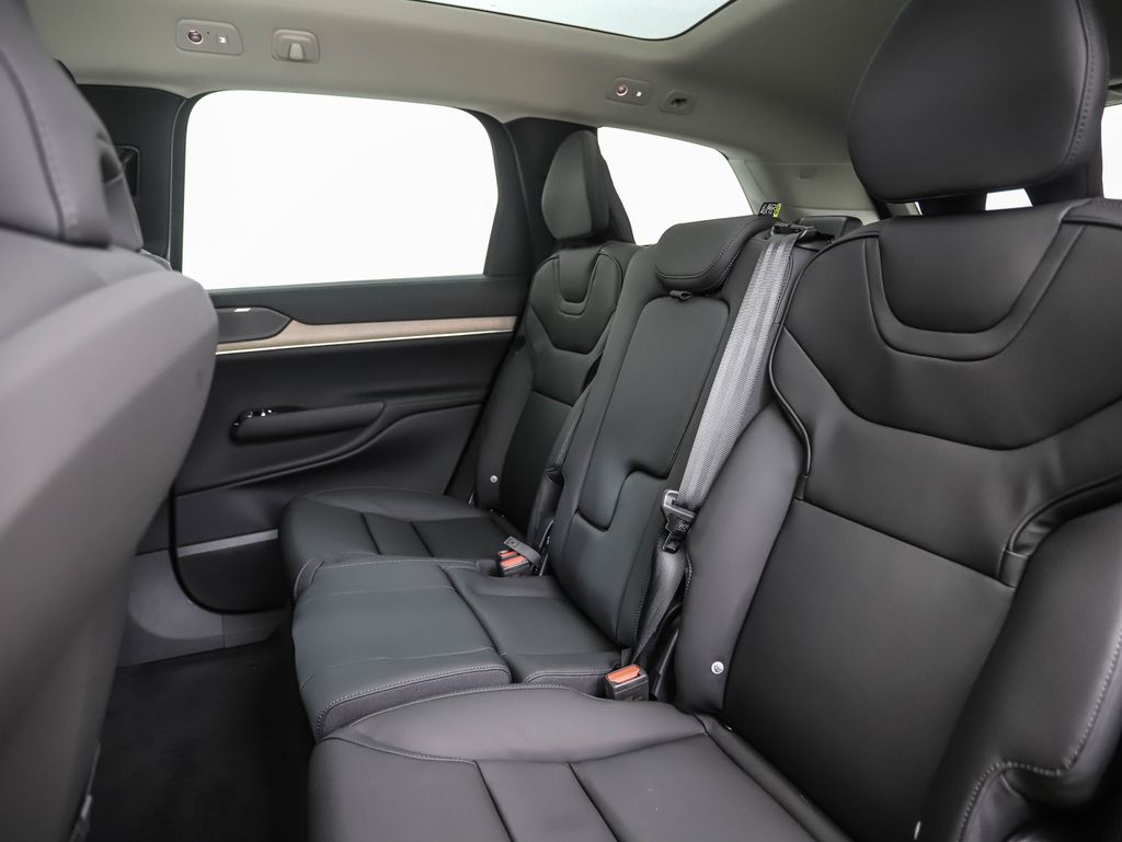Thumbnail: 2025 Volvo EX90 - 20