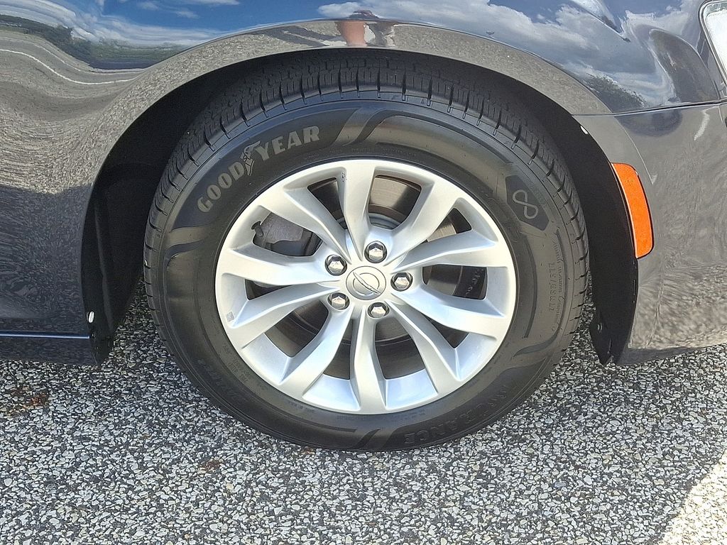 Thumbnail: 2016 Chrysler 300 - 8