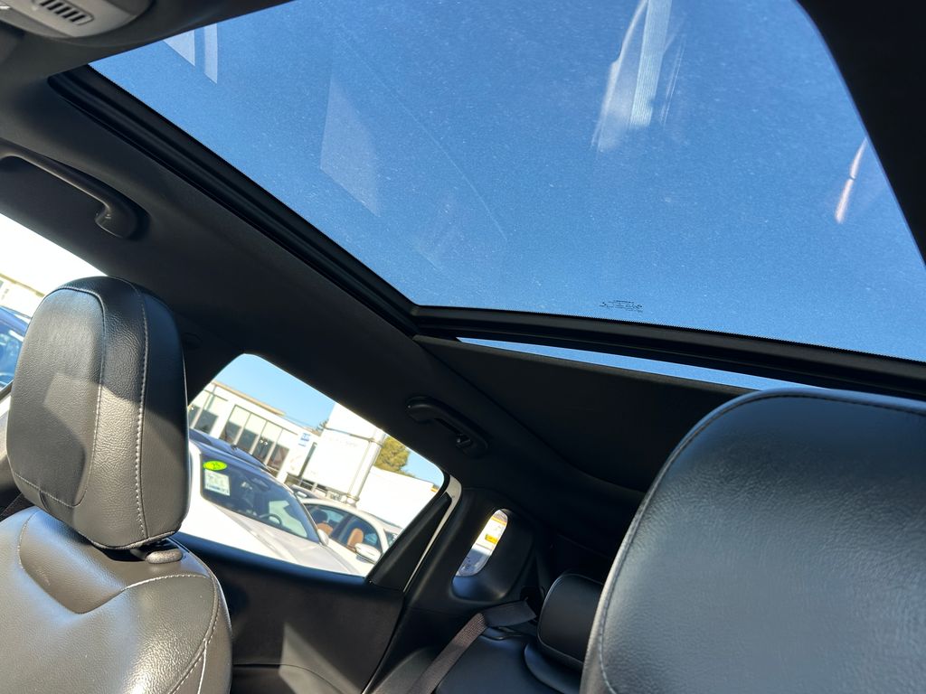 Thumbnail: 2021 Jeep Compass - 16