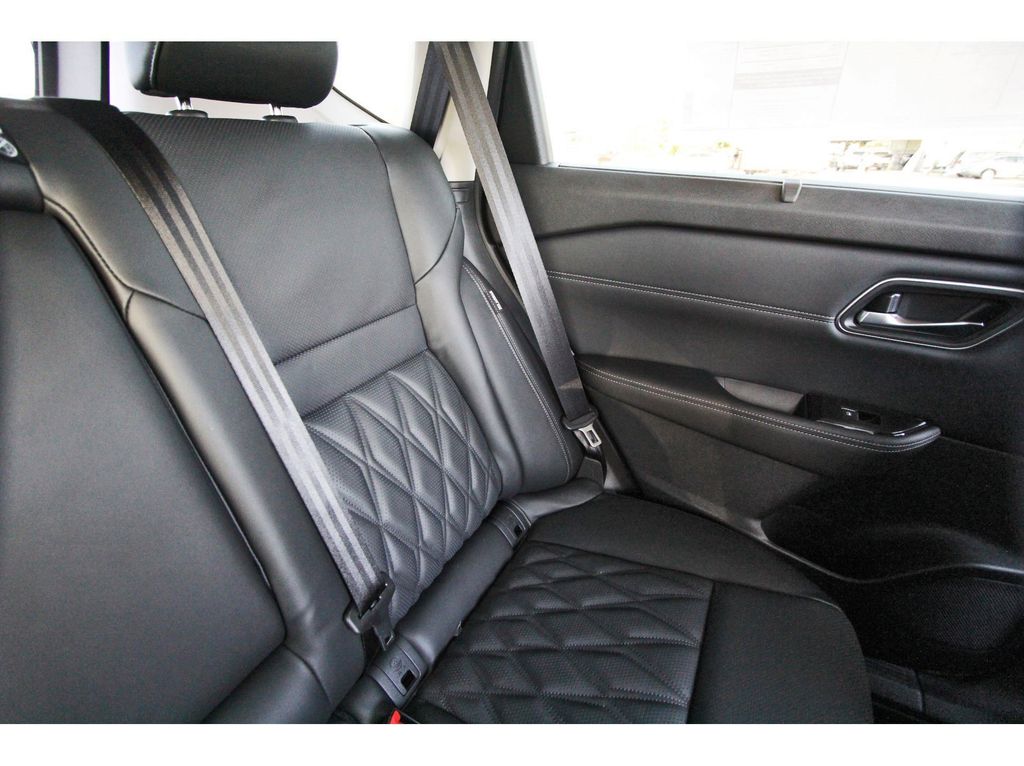 2026 Nissan Rogue Platinum - 10