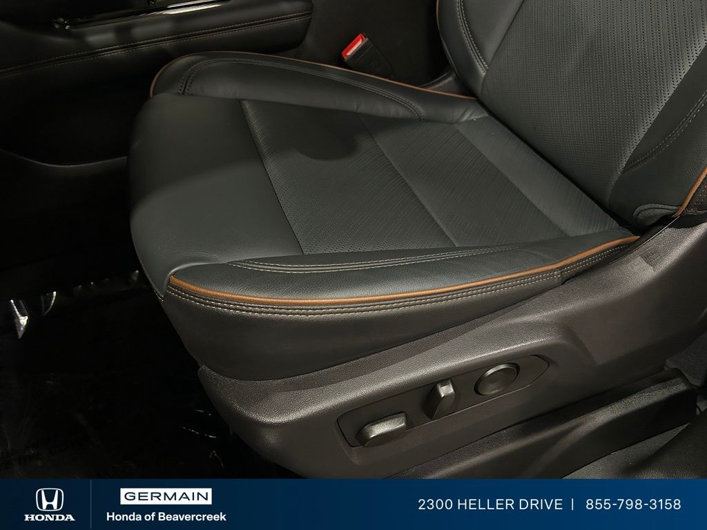 Used 2025 Black GMC AT4 image 19