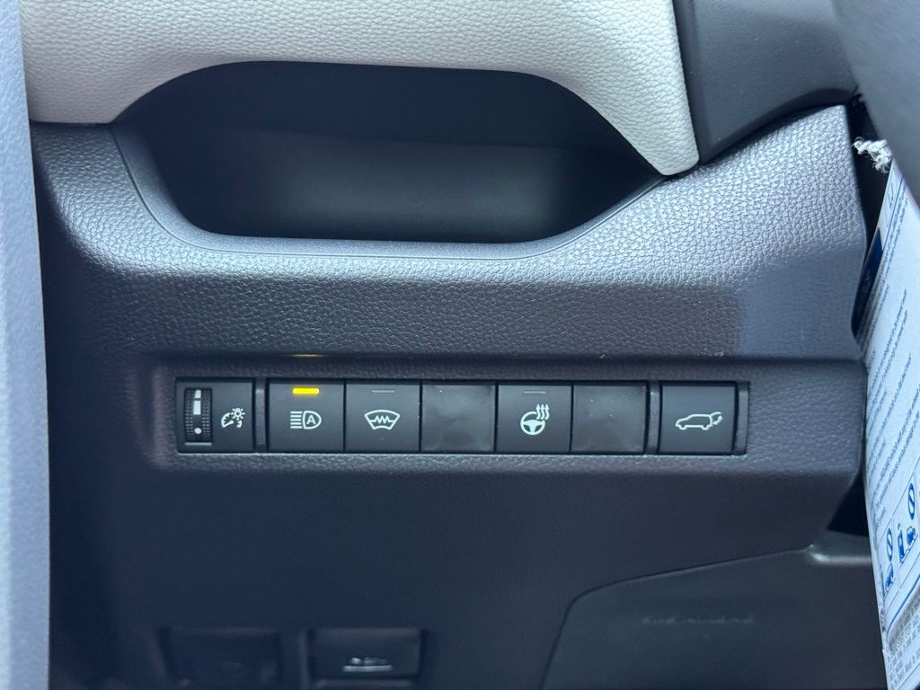 2025 Toyota RAV4 XLE photo 20
