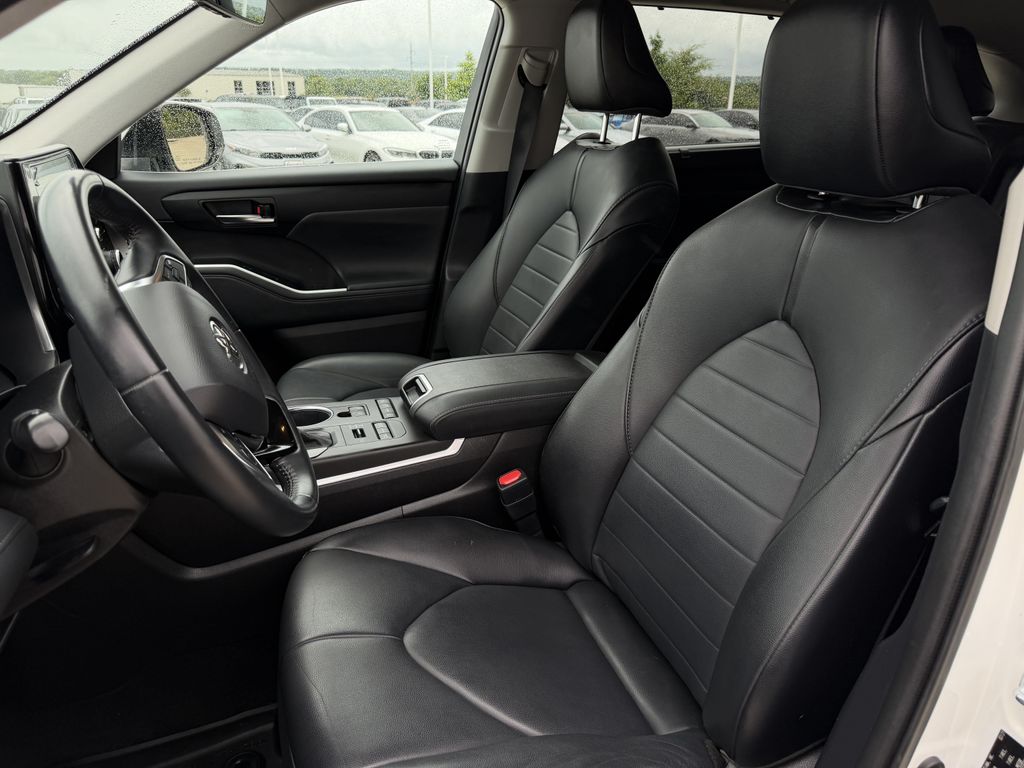 Used 2021 Toyota Highlander SUV