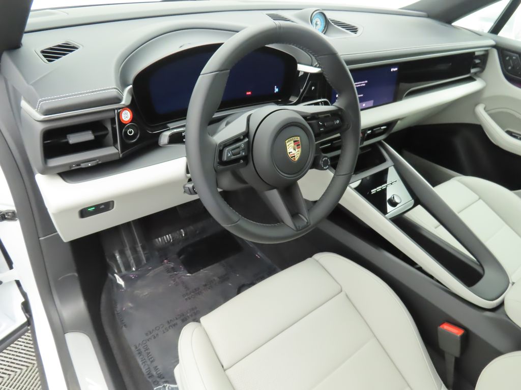 Thumbnail: 2025 Porsche Macan - 4