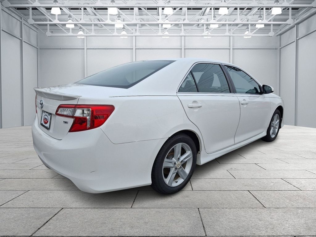 2013 Toyota Camry SE 4