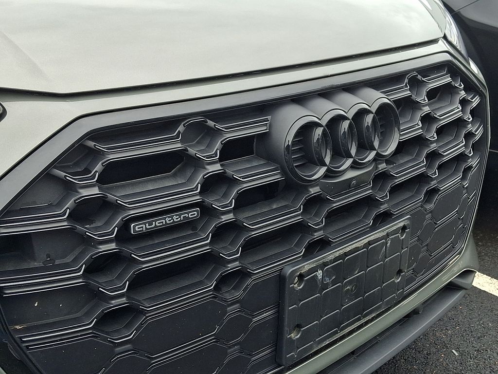 Thumbnail: 2023 Audi Q5 - 4
