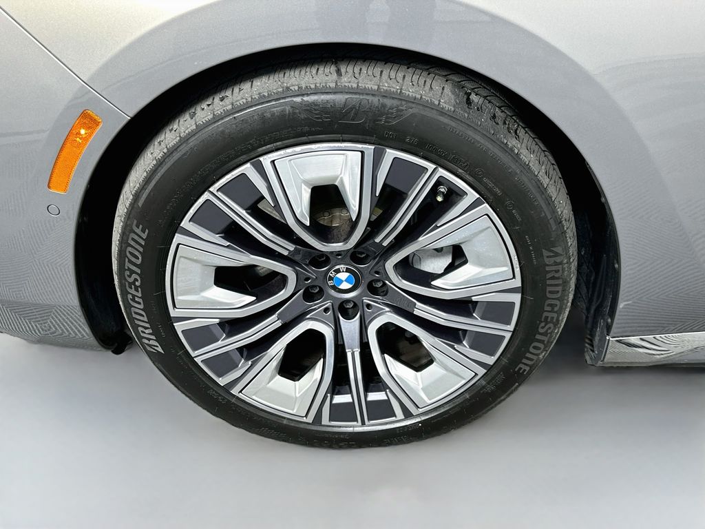 Thumbnail: 2024 BMW i7 - 31