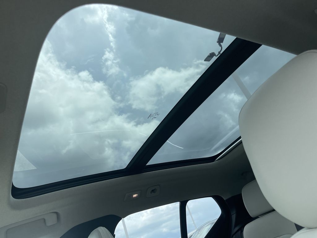 2025 Volvo XC40 B5 Plus Bright Theme photo