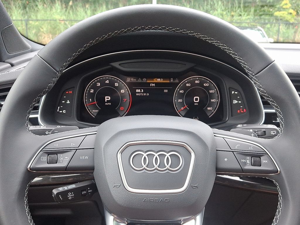 Thumbnail: 2026 Audi Q7 - 9
