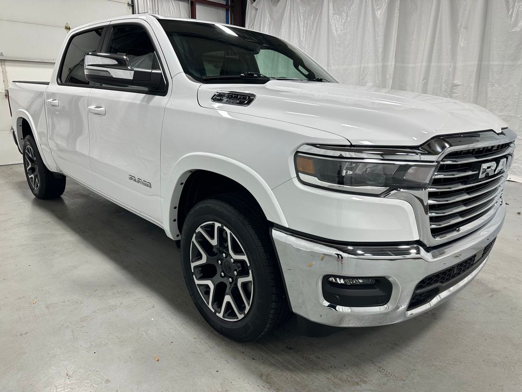 2025 RAM 1500 Laramie Crew Cab 4WD