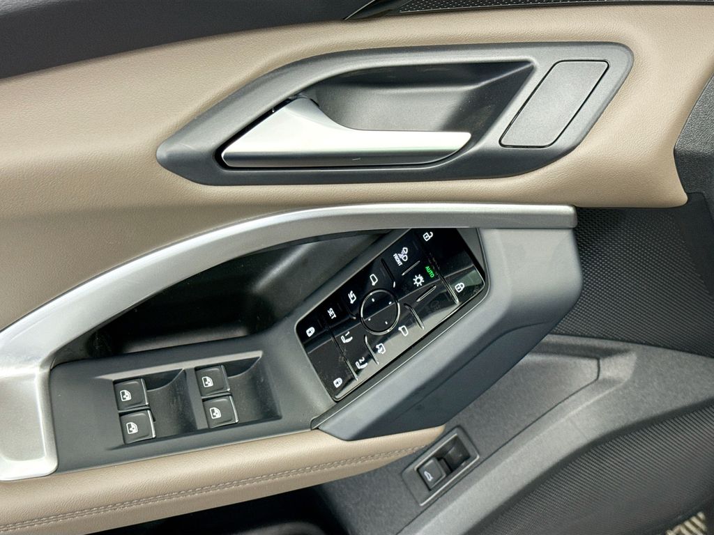 Thumbnail: 2025 Audi Q5 - 22