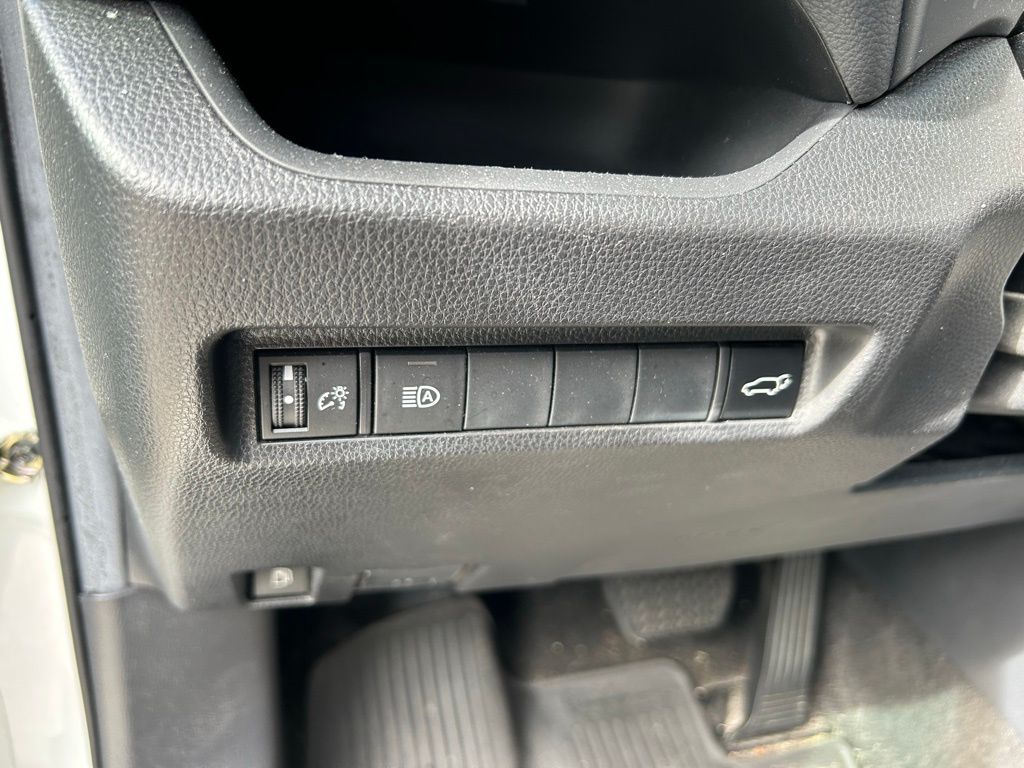 Thumbnail: 2022 Toyota RAV4 - 18