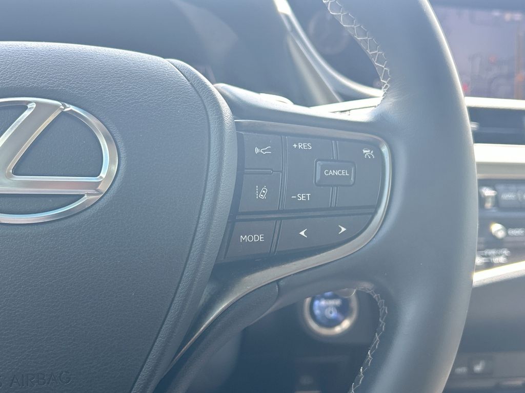Thumbnail: 2021 Lexus ES - 26