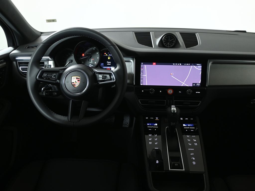 Thumbnail: 2026 Porsche Macan - 17