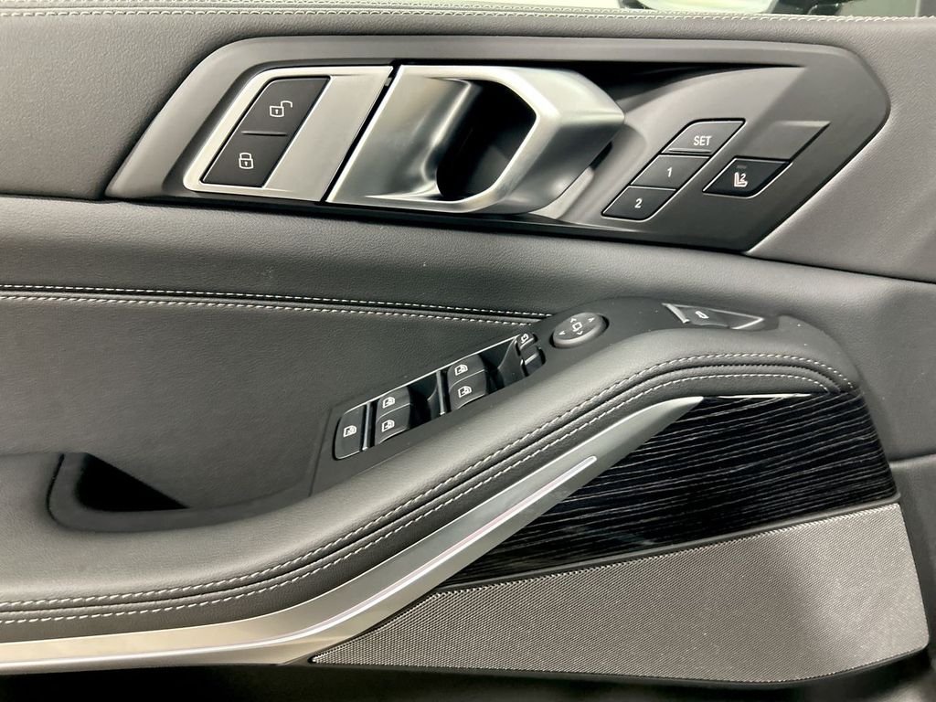 Thumbnail: 2026 BMW X5 - 11
