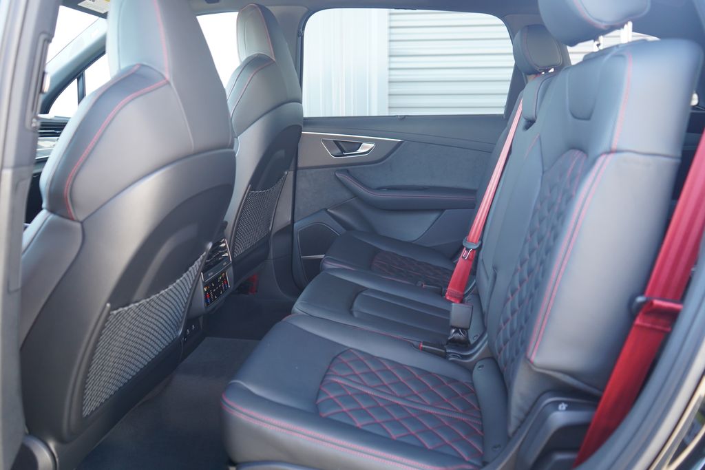 Thumbnail: 2026 Audi Q7 - 7