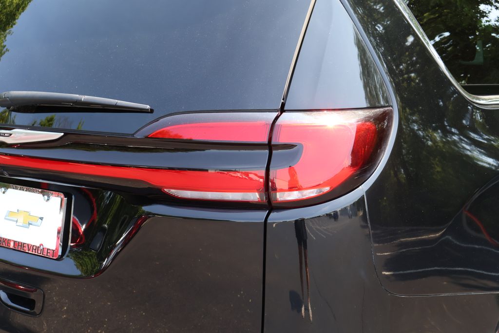 Thumbnail: 2025 Chrysler Pacifica - 7