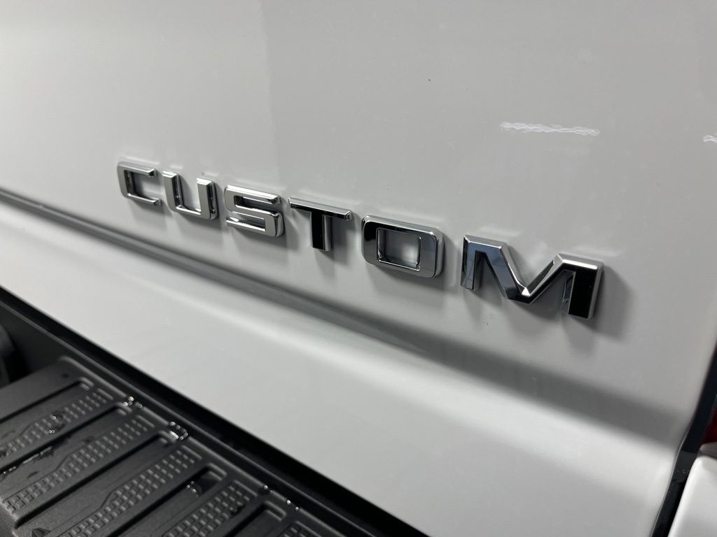 Thumbnail: 2026 Chevrolet Silverado 2500 - 21