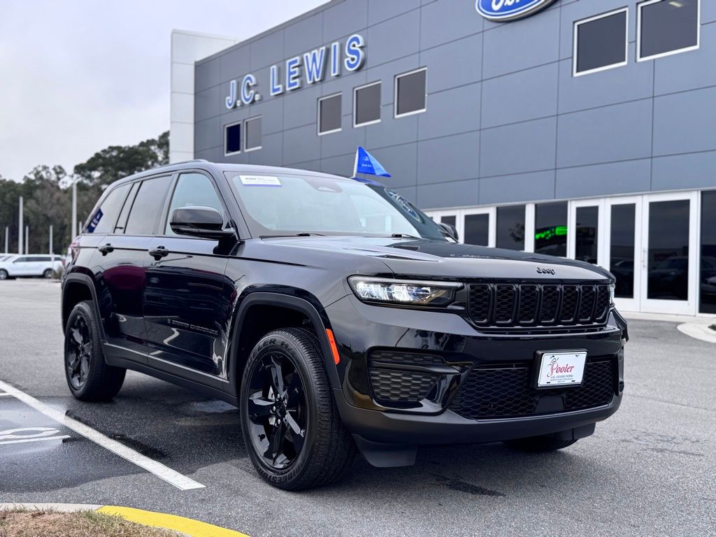 2024 Jeep Grand Cherokee Altitude's photo