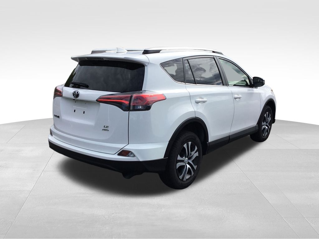 Thumbnail: 2018 Toyota RAV4 - 3