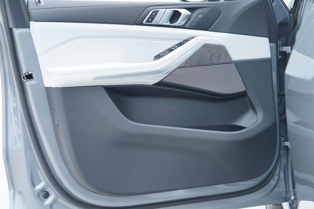 Thumbnail: 2026 BMW X5 - 8