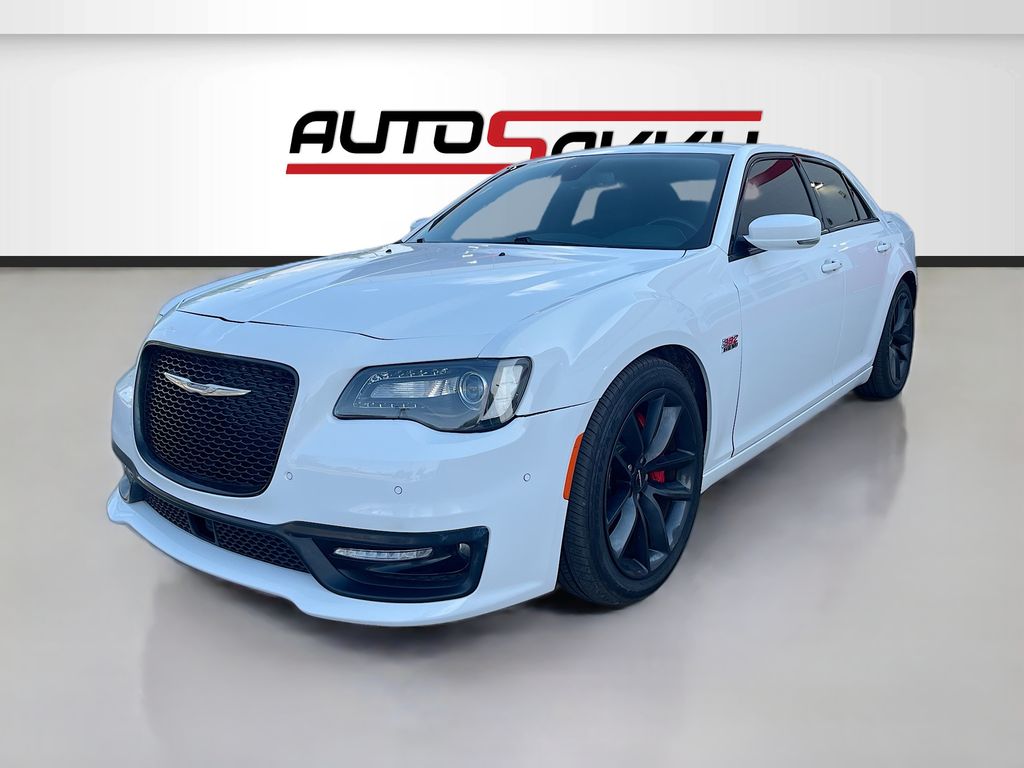 Used 2023 White Chrysler C image 3