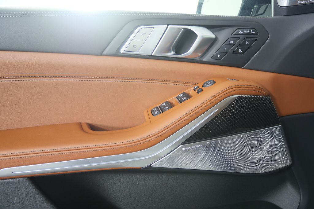 Thumbnail: 2027 BMW X7 - 8