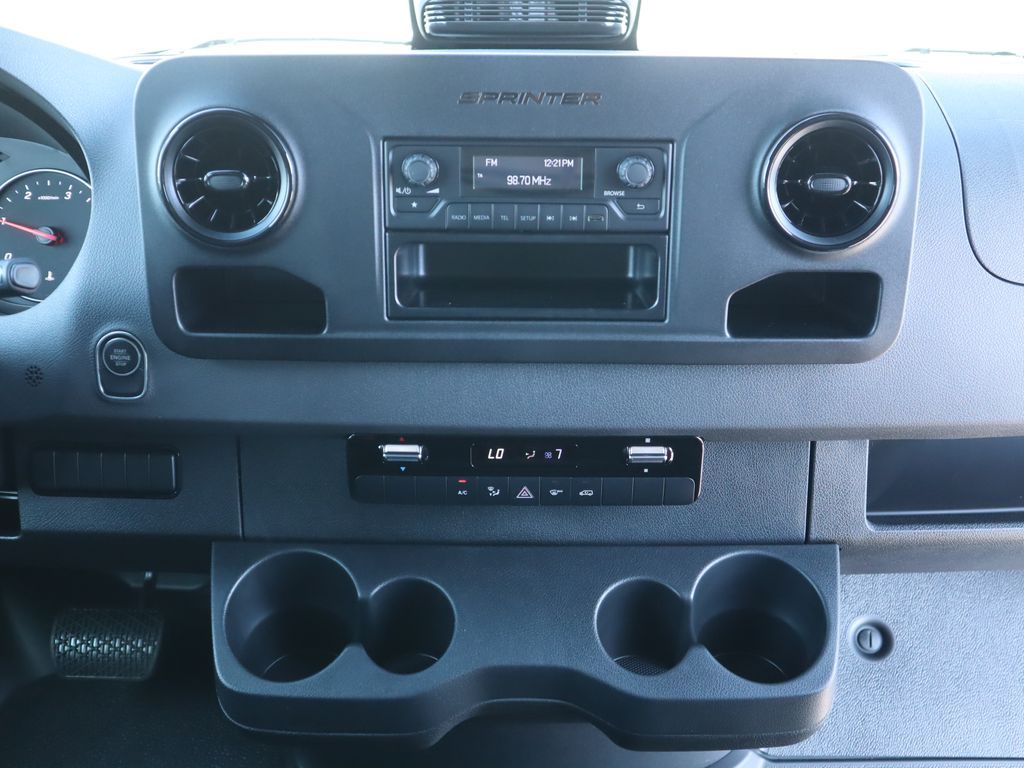 Thumbnail: 2025 Mercedes-Benz Sprinter - 14