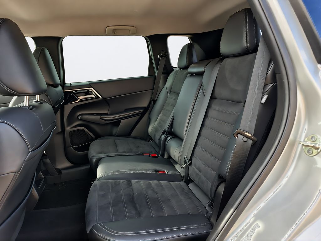 2023 Mitsubishi Outlander SE Silver at North Houston Mitsubishi