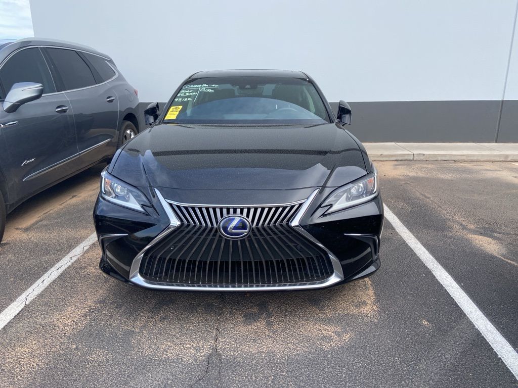 Thumbnail: 2020 Lexus ES - 2