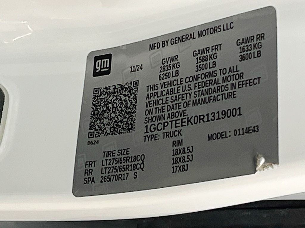 Used 2024 Summit White Chevrolet Trail Boss image 31