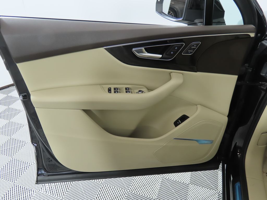 Thumbnail: 2019 Audi Q7 - 30