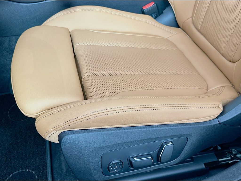 Thumbnail: 2025 BMW i4 - 20