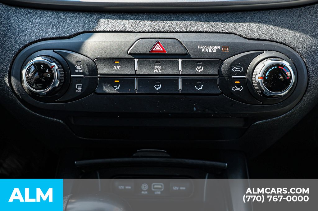 Used 2018 Black Kia L image 39