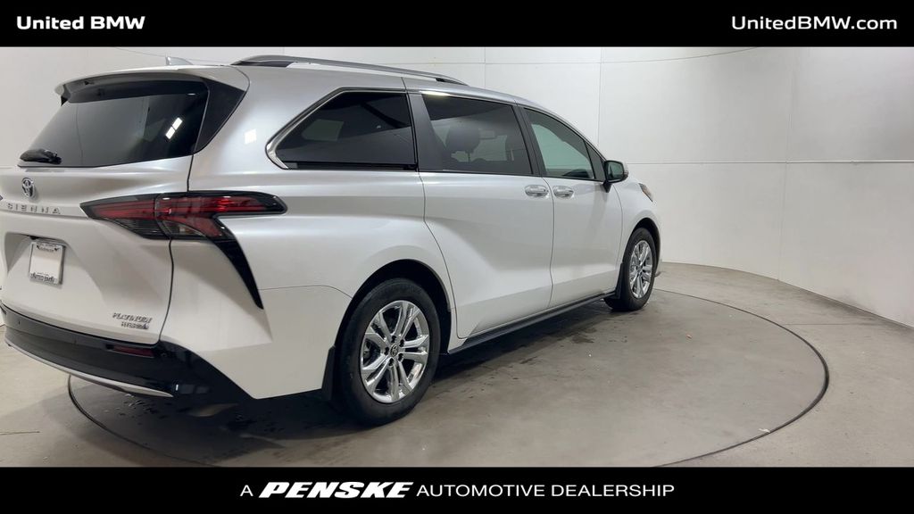 2023 Toyota Sienna Platinum 8